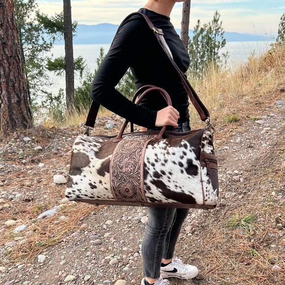 New Rustic Vintage Unisex Duffel Cowhide Bag Weekender Tan Brown Toooled Leather - Picture 2 of 12